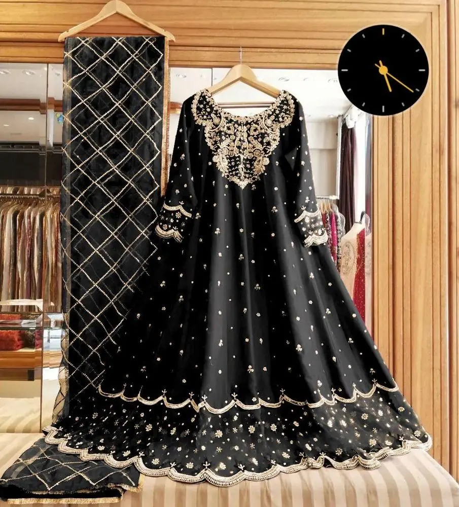 Black and golden froge for young women's